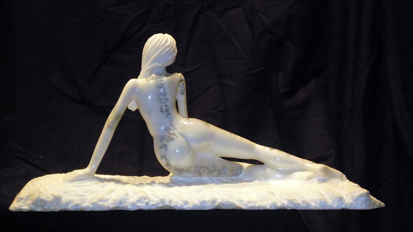 Sculpture femme marbre.jpg